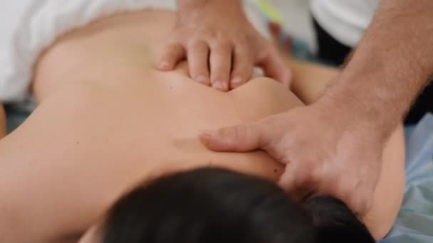 Gros Plan Prenant Des Détails Salon Spa Masseur Thérapeute Faire — Video