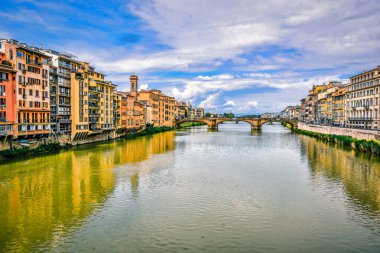 venice ponte vecchio over arno river in florence, italy