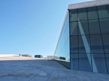 Şehrin güzel, modern binası.