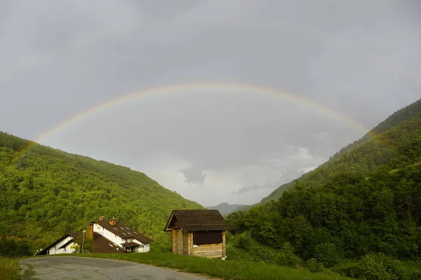 Beautiful Landscape Rainbow Small Village Mountains — Stock fotografie