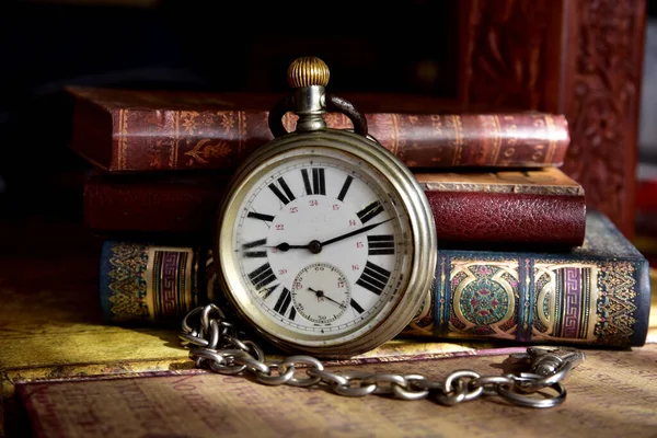 Vintage Watch Old Books — Fotografia de Stock