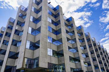 Şehrin modern binası