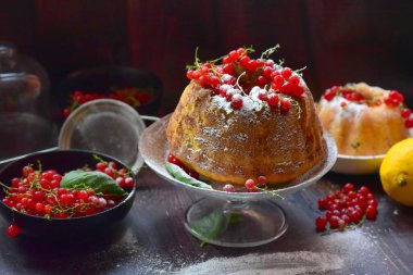 Frenk üzümlü lezzetli kekler. Ev desteği