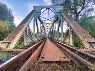 Çok eski bir demiryolu köprüsü