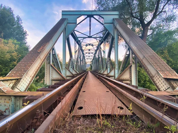 Sehr Alte Eisenbahnbrücke — Stockfoto