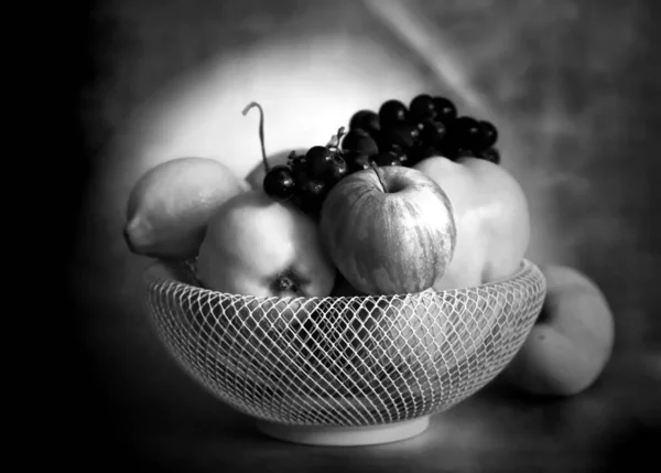 Νεκρή Φύση Μήλα Και Φρούτα Στο Φόντο — Φωτογραφία Αρχείου