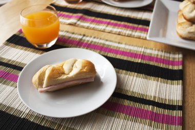 çerez ve meyve suyu