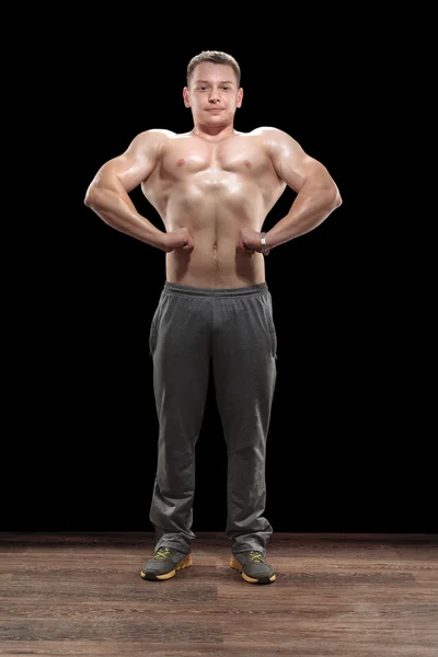 Young bodybuilder in studio — Stock Photo, Image