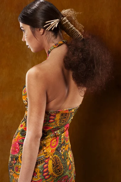 Mulher de vestido étnico — Fotografia de Stock