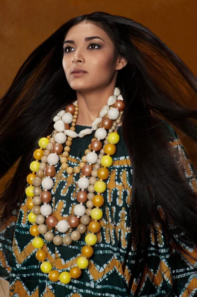 Mulher de vestido étnico — Fotografia de Stock