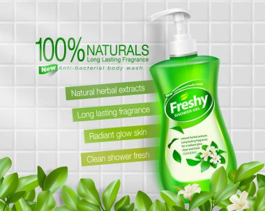 Sıvı sabun reklamı. Temiz, yeşil banyo sabunu pompalı plastik şişe. Doğadan, güzel kokulu çiçekler duş jeli ürünleri beyaz fayanslara yerleştirilir. Önplan yaprakları ve çiçekler.