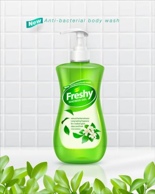 Banyo sabunu bakteri ve mikroplara karşı korur. Doğal özlerden, kokulu çiçeklerden yapılır. uzun ömürlü tazelik Pompa şişe beyaz karo zemin üzerinde izole ürün ön plan yaprakları ile.