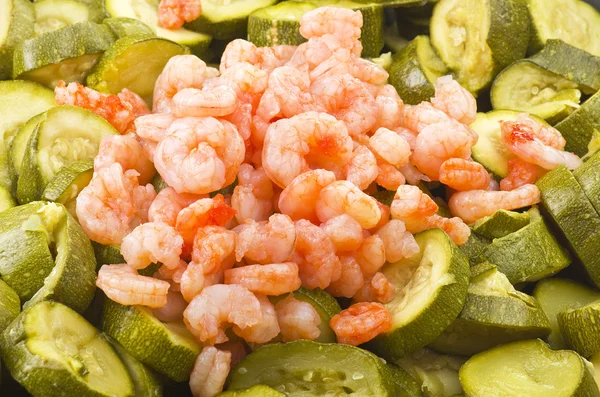 Zucchini and shrimps — Stock Photo, Image