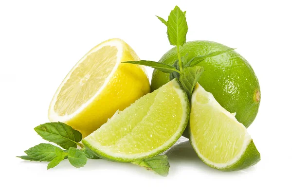 Lima, limón y hojas frescas de menta — Foto de Stock