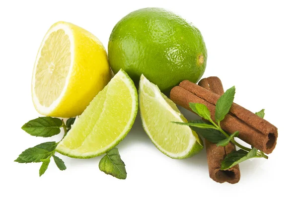 Vápno, citrony a čerstvých listů máty — Stock fotografie