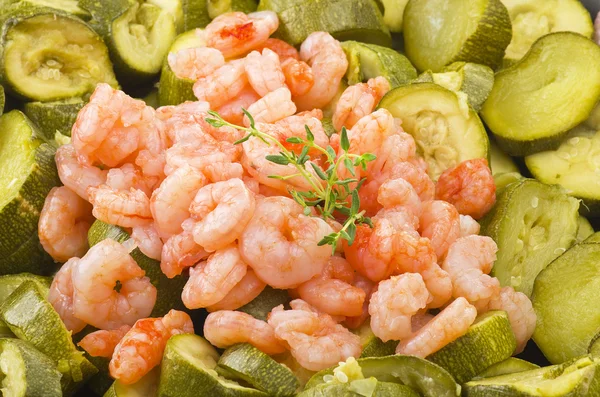 Zucchini and shrimps — Stock Photo, Image