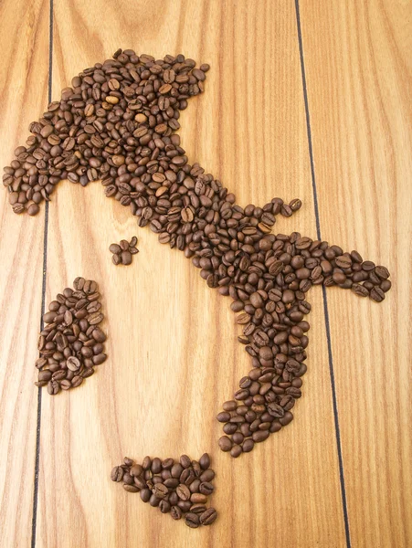 Itália mapa com grãos de café — Fotografia de Stock