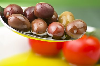 Siyah Zeytin ve yağı kaşık