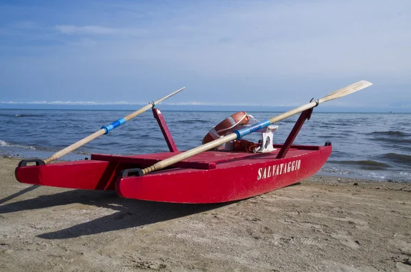 Bateau de sauvetage rouge — Photo