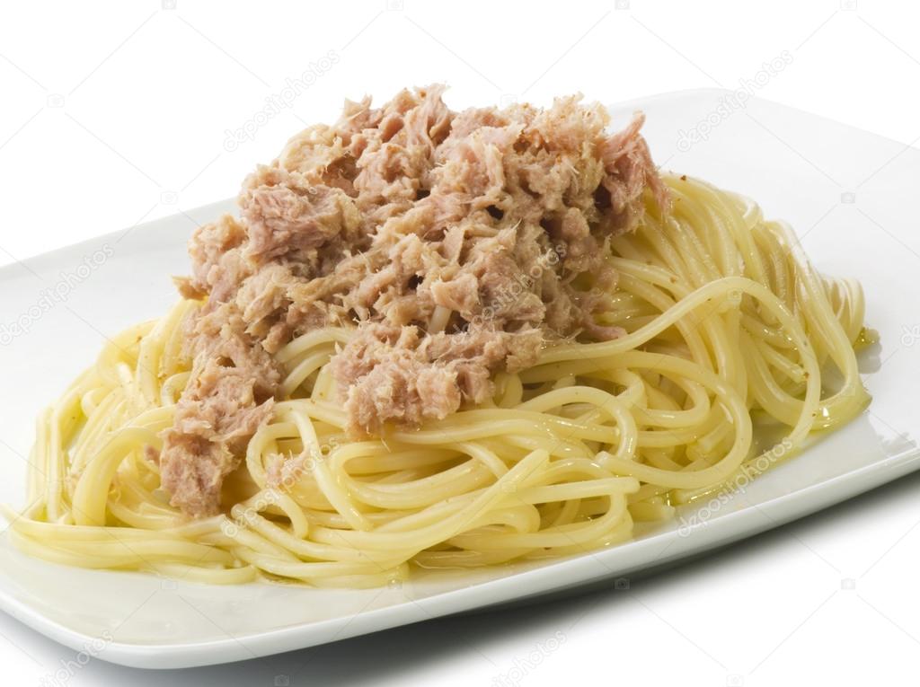 Tuna fish spaghetti — Stock Photo © Orlando.B 39865071