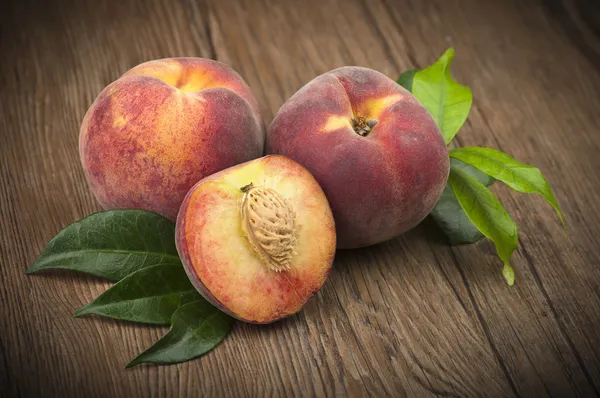 Fresh peach — Stock Photo, Image