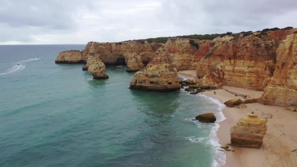 Antik Kilátás Gyönyörű Sziklák Strand Atlanti Óceán Portugáliában — Stock videók