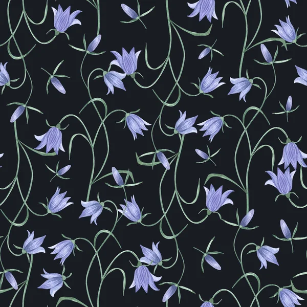 Akvarell botaniska sömlösa mönster äng vildblommor Campanulaceae. Handritade lila blommor, naturliga element på mörk bakgrund. För födelsedag, bröllopskort, inbjudan, hälsning, mors dag. — Stockfoto