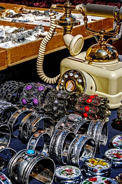 Prydnadssaker, smycken och antikviteter — Stockfoto
