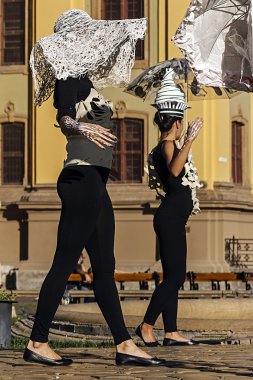Modern Barok tutum 6