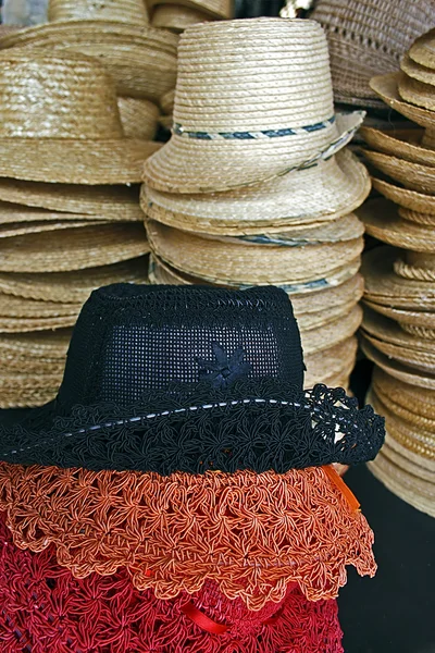 Кольорові капелюхи солом'яні — стокове фото