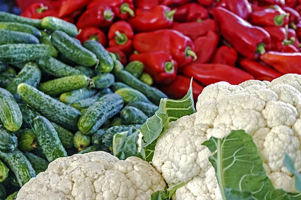 Cauliflower, cucumbers and red peppers — Stock Photo, Image
