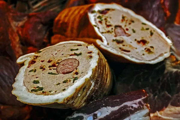 Salchichas tradicionales y tocino —  Fotos de Stock