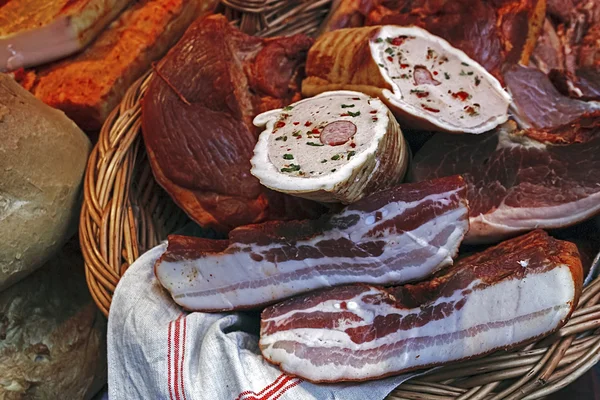 Salsicha, presunto e bacon — Fotografia de Stock