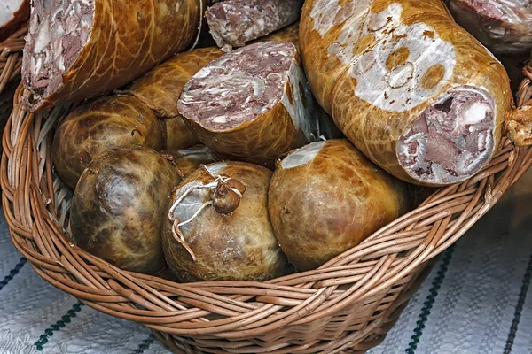 Traditional bio aspic pieces in wicker basket — Stock Photo, Image