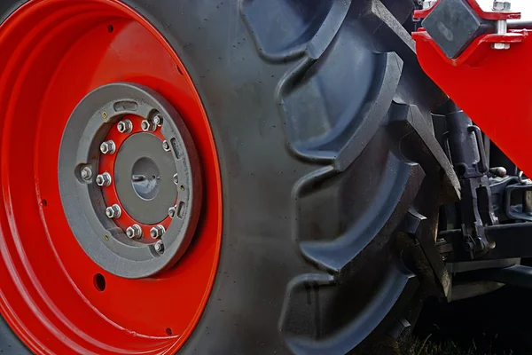 Grande cerchio ruota rossa con gomma-2 — Foto Stock