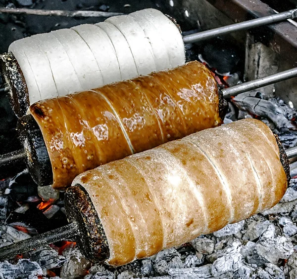 Kurtoskalacs auf dem Grill zubereitet-2 — Stockfoto