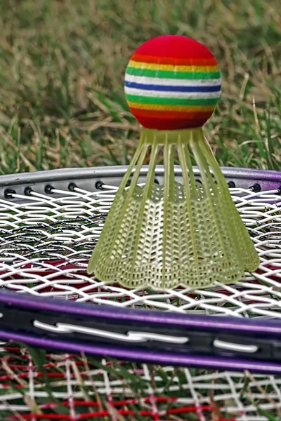 Badmintonschläger und Federball - 1 — Stockfoto