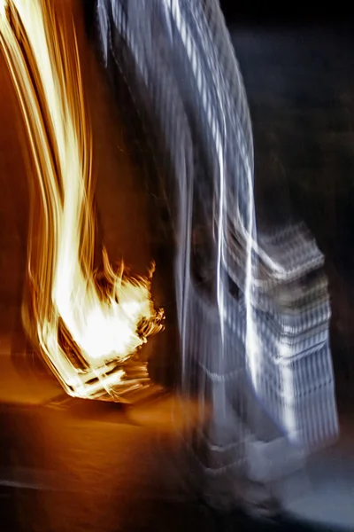 Abstrakt bakgrund med eld och neonljus — Stockfoto