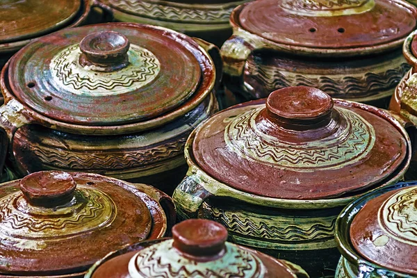 Grandes ollas de cerámica, tradicional rumano 1 — Foto de Stock