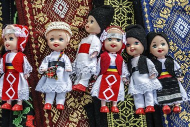 Bebek kılığında geleneksel Romen halk kostümleri-1.
