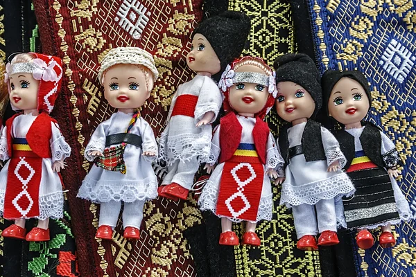 Dolls dressed in traditional Romanian folk costumes-1 — Stock Photo, Image