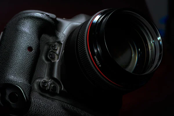Professional Digital DSLR photo camera — Stock Photo, Image