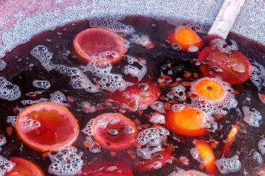 meyve ile kırmızı şarap mulled