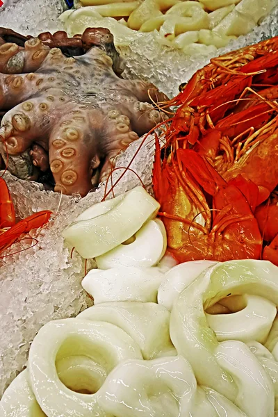 Восьминіг, кільця і омари — стокове фото