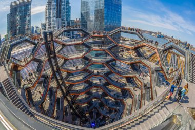 New York, ABD - 8 Mart 2020: The Vessel, mimar Thomas Heatherwick tarafından Manhattan 'da Hudson Yards Staircase olarak da bilinen proje. Öğleden sonra ışığı.
