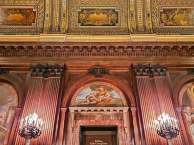 NEW YORK, ABD-MARCH 6. 2020: Halk Kütüphanesi 'nin iç görünümü. 53 milyon parça ve 92 yer ABD' deki ikinci en büyük halk kütüphanesi ve dünyanın üçüncü büyük kütüphanesi..