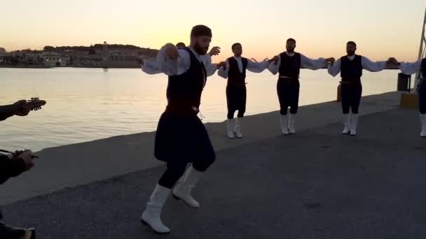 Rethymno Crete Grekland Juni 2021 Unga Grekiska Dansare Traditionell Kostym — Stockvideo
