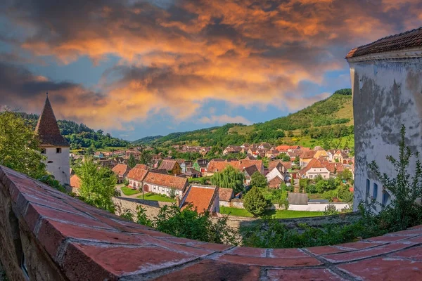 1283年から記録されているビエルタン村の空中とパノラマの景色 トランシルヴァニア ルーマニア シタデルの丘 要塞化された福音教会は1490 1520年に建てられ ユネスコ世界遺産に登録されました — ストック写真