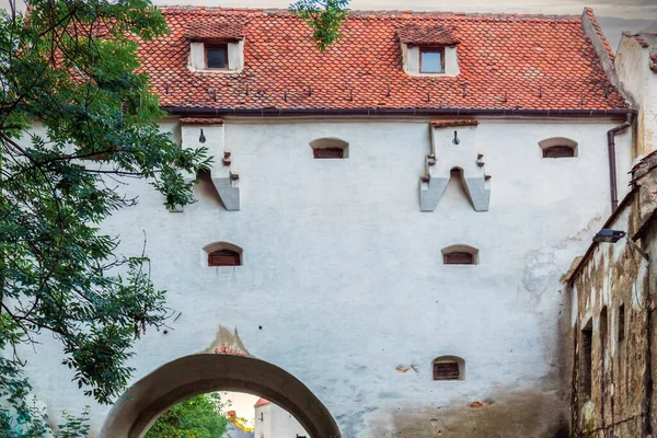 1500年代から要塞化されたゲートであるグラフト要塞は 旧市街の壁の中にあります 現在は郷土史に関する展覧会を開催している ブラゾフ トランシルヴァニア ルーマニア — ストック写真