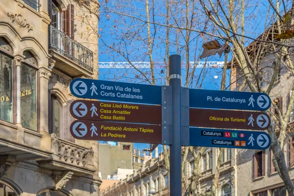 Barcelona España Febrero 2022 Señalización Calle Que Marca Dirección Los — Foto de Stock